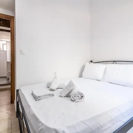 Beachfront Apt Next To The Mall Ираклион Экстерьер фото